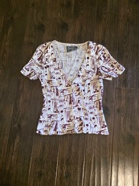 Reformation White and Burgundy Printed V-Neck Women’s Top